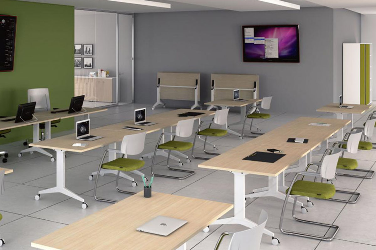Работа учебного класса в организации. Столы для компьютерного класса. Интерьер компьютерного класса. Современная Школьная мебель. Современная мебель для учебных аудиторий.